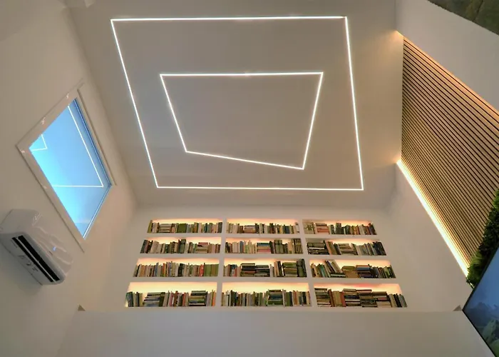 Biblioteca De Lujo En El Centro Historico De Malaga